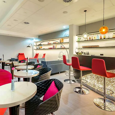 מלון Mercure Zentrum 3*